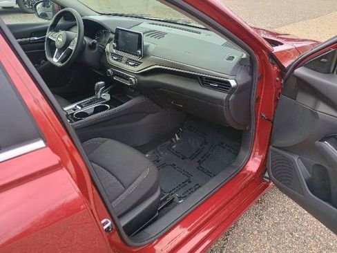 Used 2023 Nissan Altima 2.5 SV AWD/4WD image 11
