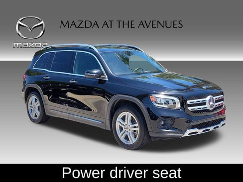 Used 2023 Mercedes-Benz GLB 250 4MATIC w/ Premium Package image 3