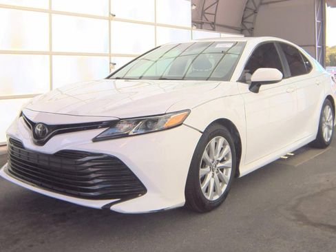 Used 2018 Toyota Camry LE FWD image 1