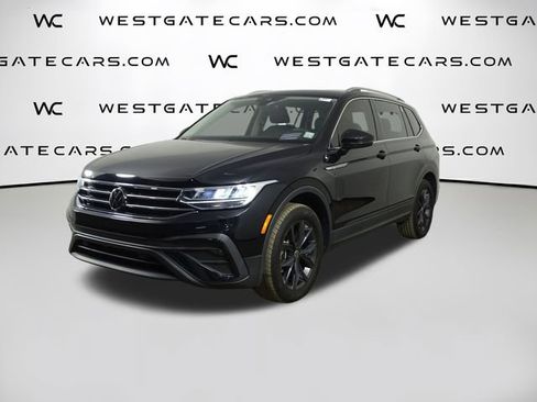 Used 2023 Volkswagen Tiguan SE image 1