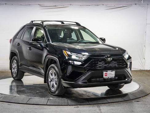 Certified 2025 Toyota RAV4 LE AWD/4WD image 6