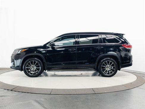 Used 2017 Toyota Highlander SE FWD image 9