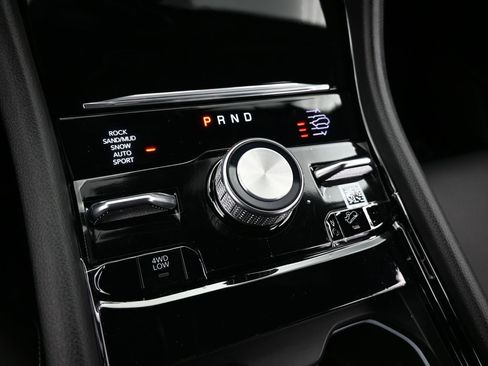 Used 2024 Jeep Grand Cherokee Overland w/ Luxury Tech Group IV image 31