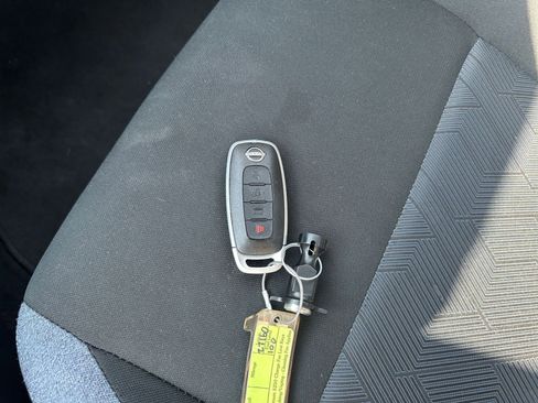 Used 2025 Nissan Versa SV w/ Trunk Package image 18