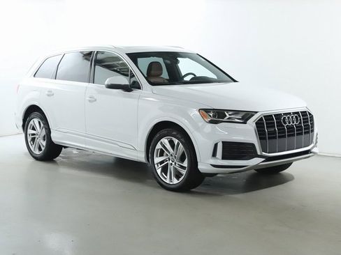 Used 2023 Audi Q7 2.0T Premium w/ Towing Package image 9