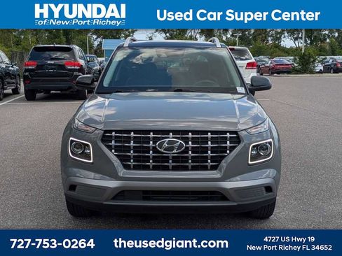 Certified 2022 Hyundai Venue Limited w/ Cargo Package FWD image 8