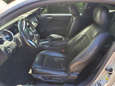 Used 2010 Ford Mustang GT Premium RWD image 20