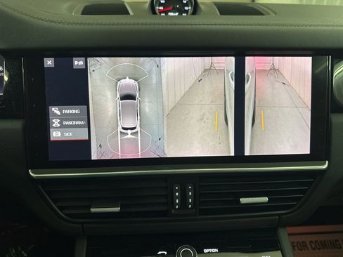 Used 2021 Porsche Cayenne Turbo image 18