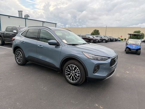 Used 2025 Ford Escape SE w/ PHEV Premium Package image 1
