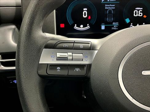 Used 2025 Hyundai Tucson SE image 23