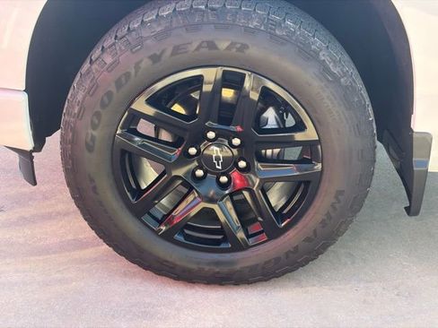 Used 2022 Chevrolet Silverado 1500 Custom image 24