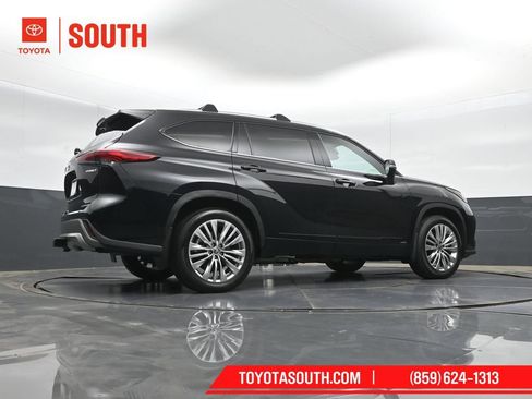 Used 2023 Toyota Highlander Platinum AWD/4WD image 43