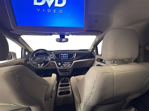 Used 2018 Chrysler Pacifica Touring Plus image 14
