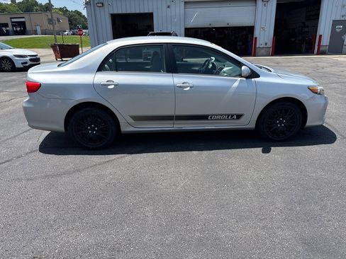 Used 2013 Toyota Corolla LE FWD image 2