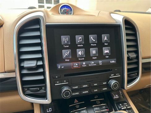 Used 2017 Porsche Cayenne Platinum Edition AWD/4WD image 28