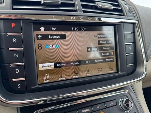 Used 2017 Lincoln Continental Select w/ Climate Package image 16