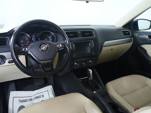 Used 2017 Volkswagen Jetta SE image 18