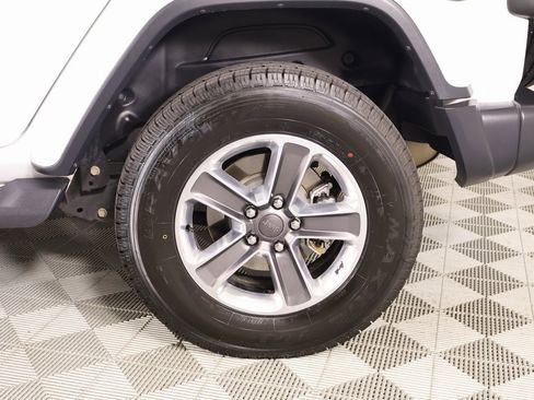Used 2019 Jeep Wrangler Unlimited Sahara image 18