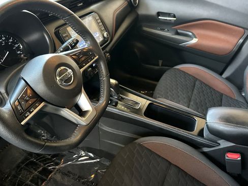 Used 2021 Nissan Kicks SR w/ Interior Electronics Package FWD image 12