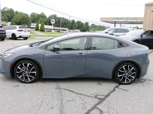 Used 2024 Toyota Prius Prime FWD image 2