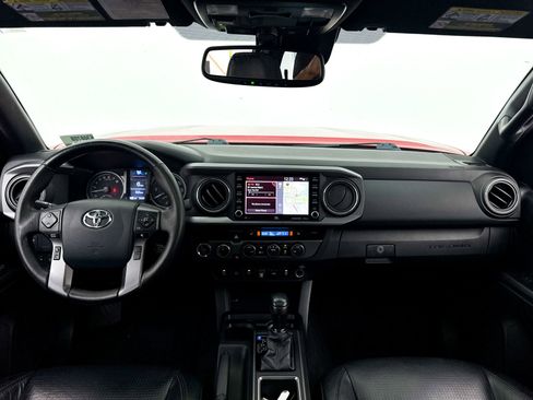 Used 2020 Toyota Tacoma TRD Off-Road w/ TRD Premium Off Road Package AWD/4WD image 21