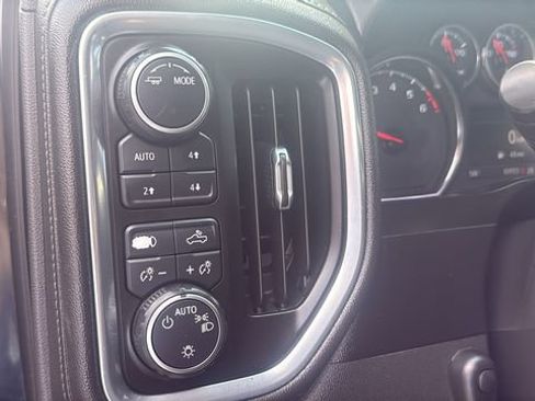Used 2021 Chevrolet Silverado 1500 LT Trail Boss w/ Convenience Package II AWD/4WD image 12