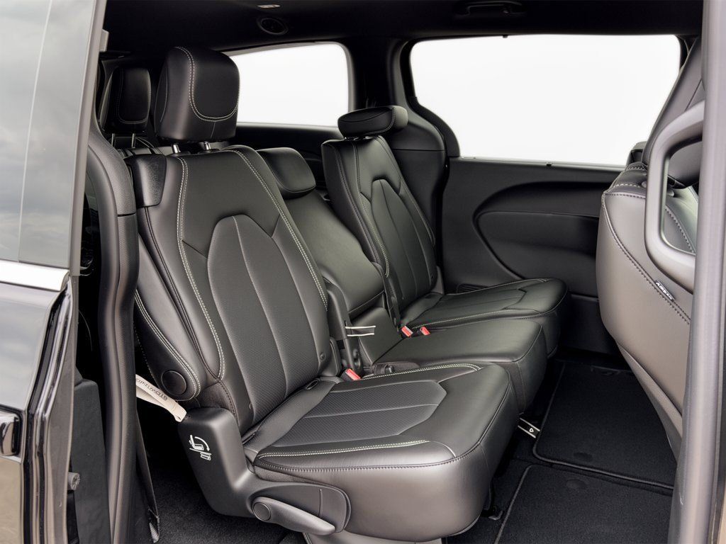 New 2027 Chrysler Pacifica Select FWD image 29