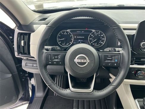 Used 2022 Nissan Pathfinder SV image 20