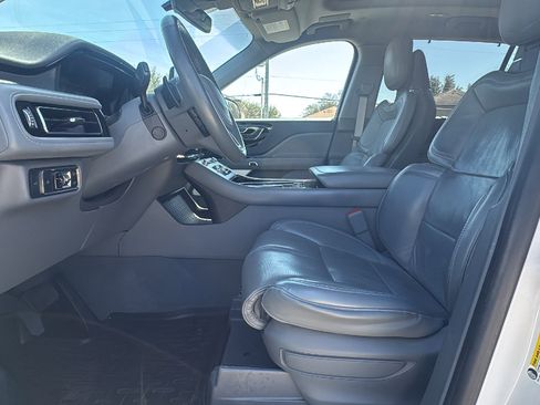 Used 2020 Lincoln Aviator Reserve w/ Equipment Group 202A image 9
