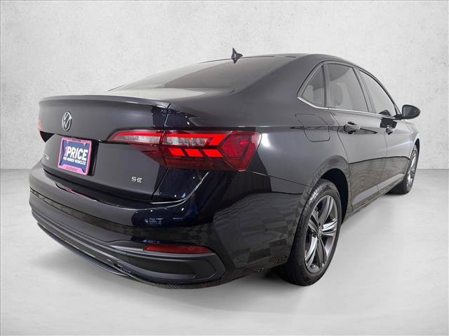 Used 2024 Volkswagen Jetta SE FWD image 3