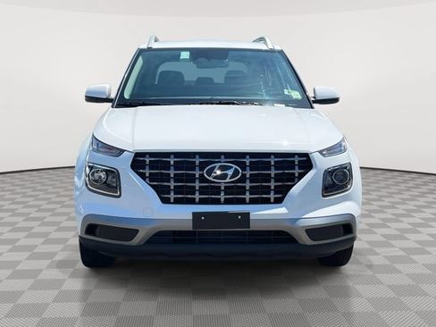 Used 2025 Hyundai Venue SEL FWD image 2