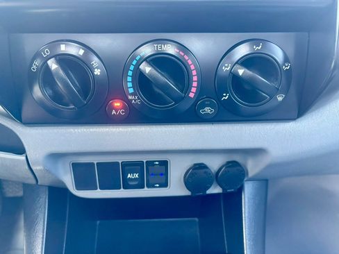 Used 2012 Toyota Tacoma 4x4 Regular Cab image 17