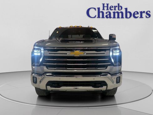 Used 2025 Chevrolet Silverado 2500 LTZ w/ LTZ Plus Package image 4