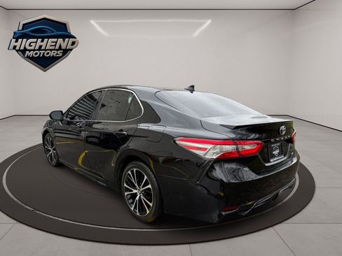 Used 2019 Toyota Camry SE FWD image 4