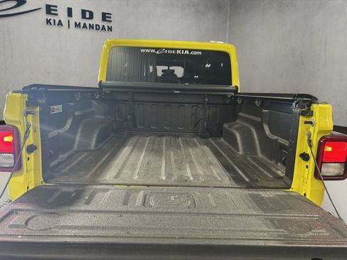 Used 2023 Jeep Gladiator Mojave w/ Cold Weather Group AWD/4WD image 21