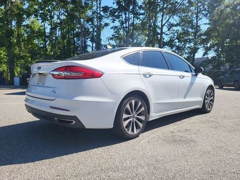 Used 2019 Ford Fusion SE AWD/4WD image 2
