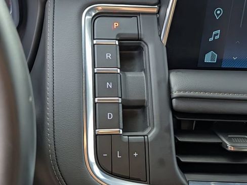 Used 2024 Chevrolet Suburban High Country w/ Max Trailering Package AWD/4WD image 17