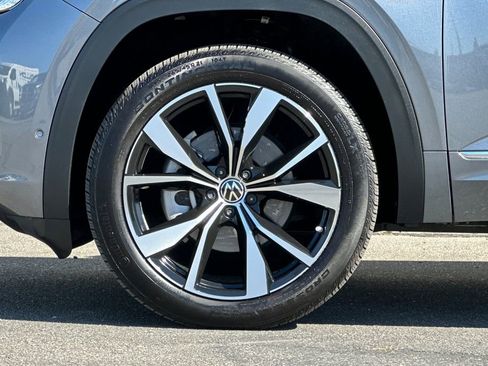 Used 2025 Volkswagen Atlas SEL Premium R-Line AWD/4WD image 28