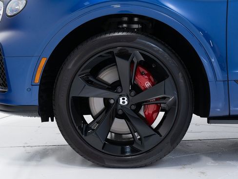Certified 2025 Bentley Bentayga Extended Wheelbase image 44
