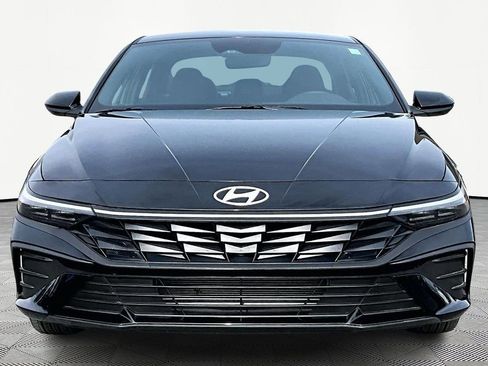 Used 2025 Hyundai Elantra Sport image 3