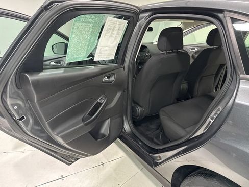 Used 2018 Ford Focus SE FWD image 22