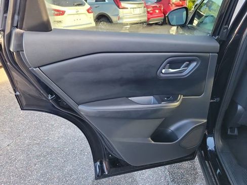 Used 2024 Nissan Rogue SV FWD image 32