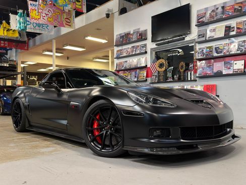 Used 2013 Chevrolet Corvette Z06 w/ 3LZ Preferred Equipment Group RWD image 1