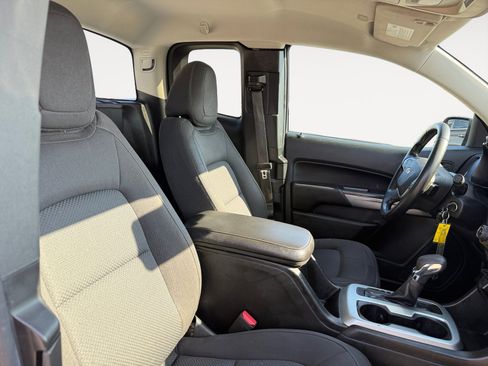 Used 2022 Chevrolet Colorado LT w/ Fleet Safety Package image 18