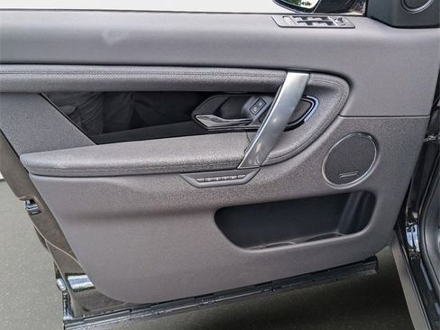 Used 2024 Land Rover Discovery Sport S image 6