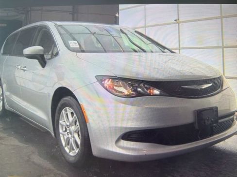 Used 2023 Chrysler Voyager LX image 6