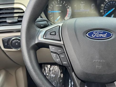 Used 2017 Ford Fusion SE FWD image 23