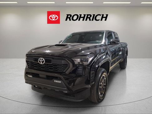 Used 2024 Toyota Tacoma TRD Sport image 1