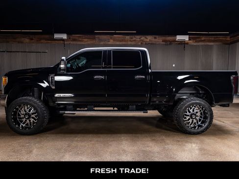 Used 2017 Ford F250 XLT w/ XLT Premium Package image 5