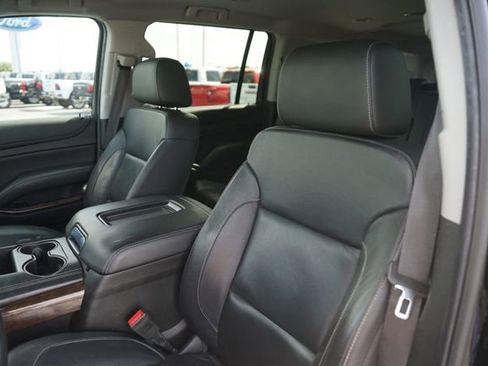 Used 2018 Chevrolet Suburban LT RWD image 10